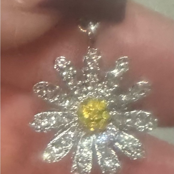 Elegant Silver and Gold Daisy Earrings - Picture 3 of 6